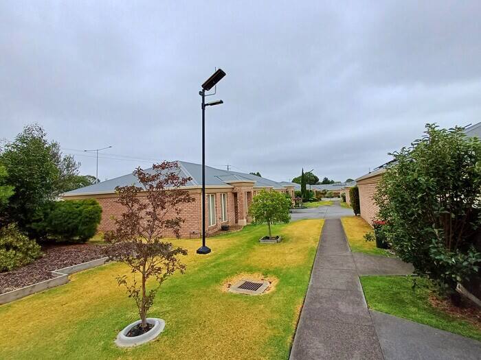 Leadsun pathway lights at lakes estate